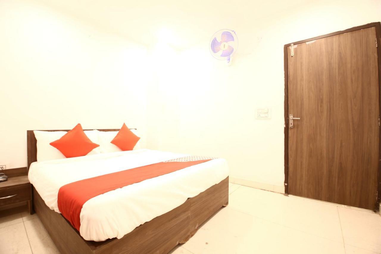 Oyo Flagship 29984 Seven Heaven Hotel 3*