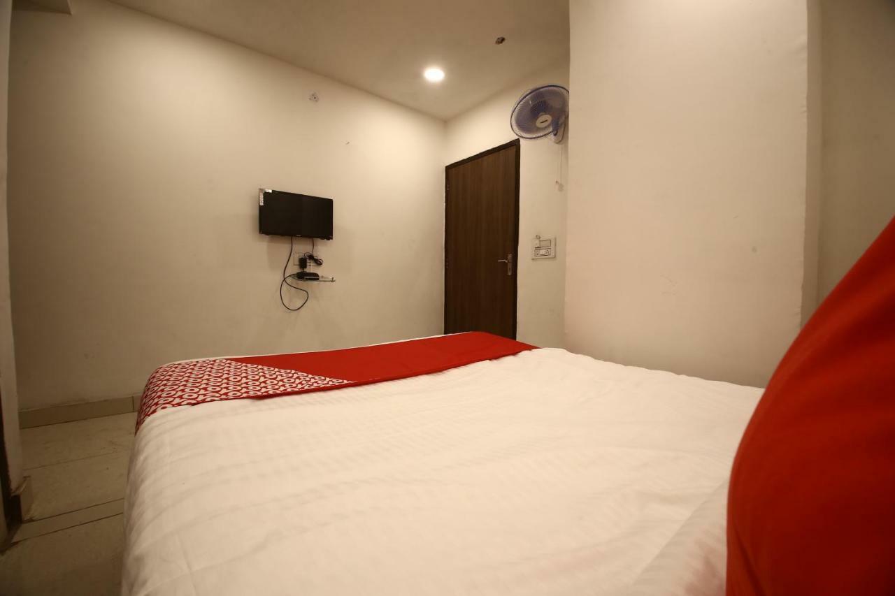 Oyo Flagship 29984 Seven Heaven Hotel 3*